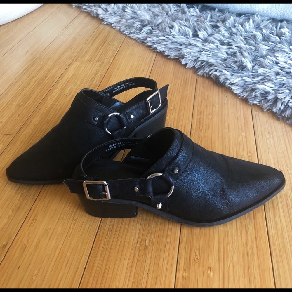 UO BLACK MULES✨